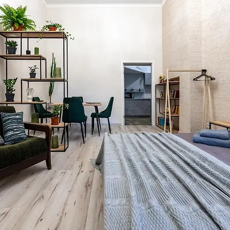 дім з двориком та терасою, центр, море Holiday home *