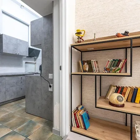 Holiday home дім з двориком та терасою, центр, море