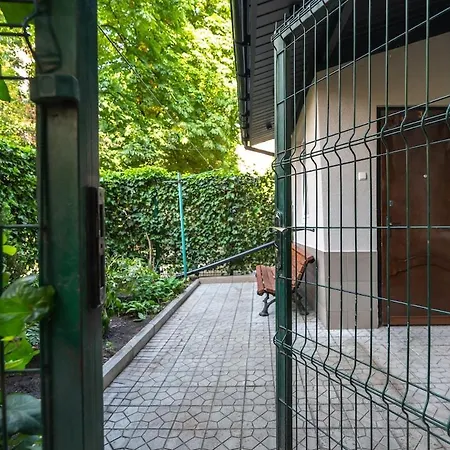 Holiday home дім з двориком та терасою, центр, море Odesa
