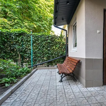 дім з двориком та терасою, центр, море Holiday home *