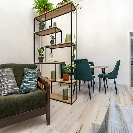 Holiday home дім з двориком та терасою, центр, море *