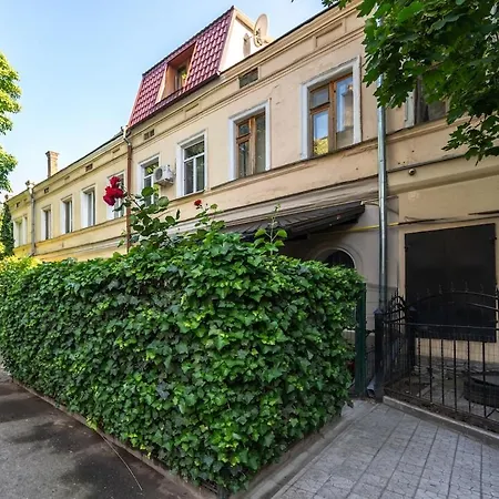 дім з двориком та терасою, центр, море Holiday home *
